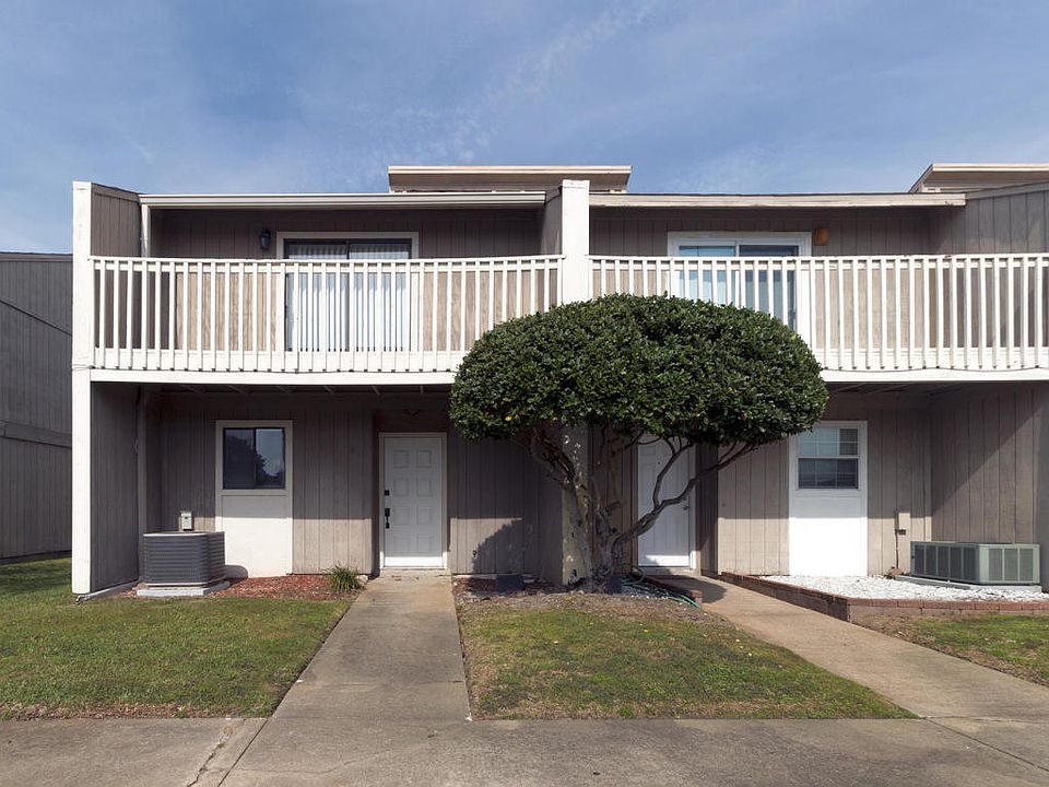 1st image of 41 Court Dr #41