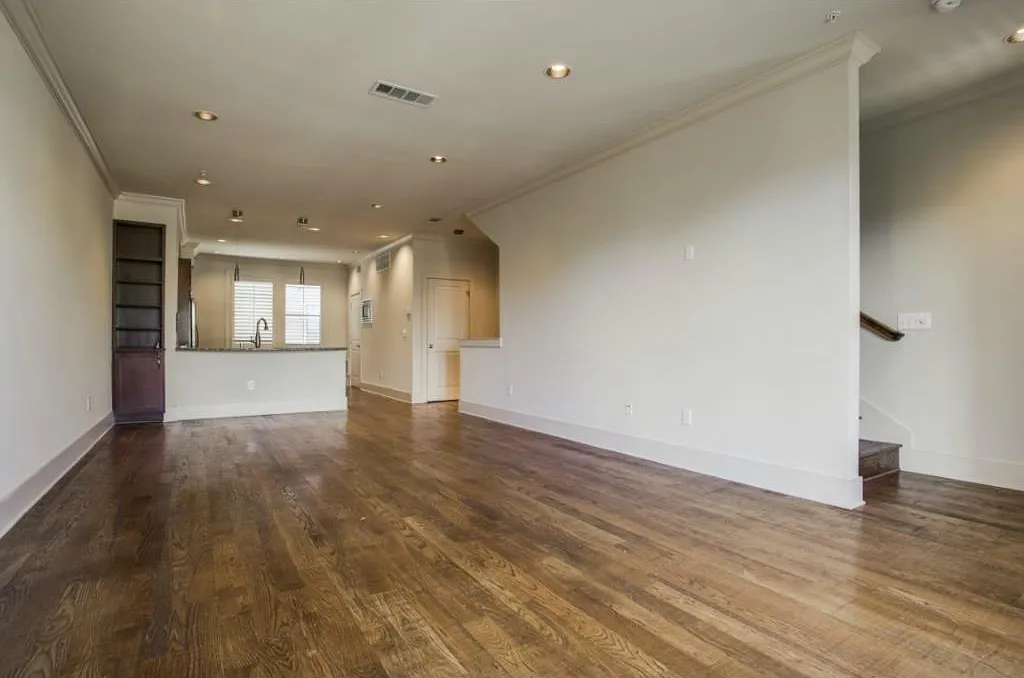 3 bed, 3.5 bath, 1948 sqft, $3,900 — Photo 3