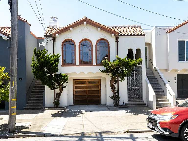 877 44th Ave — Photo 1