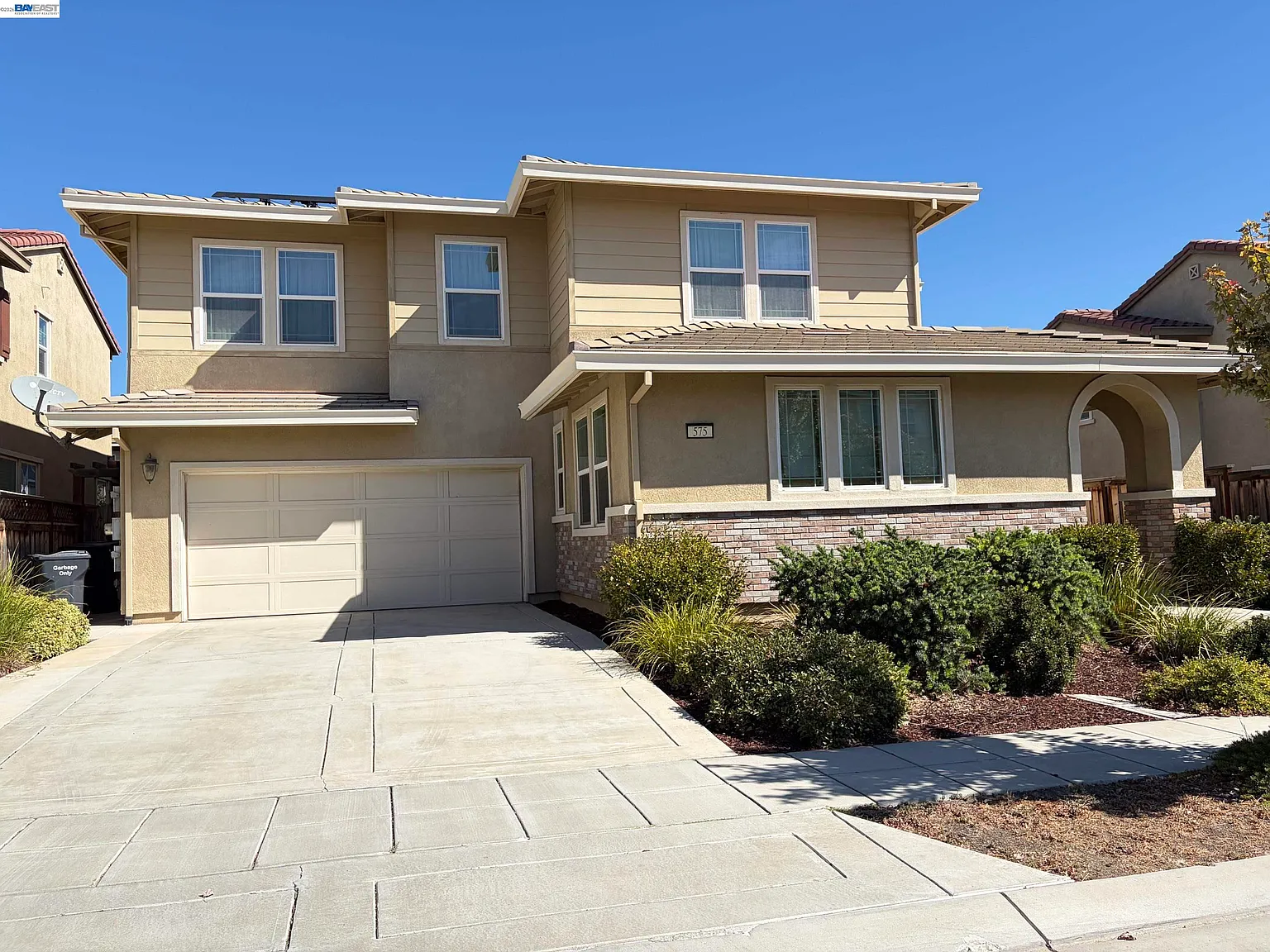 5 bed, 3562 sqft, $4,200 — Photo 1