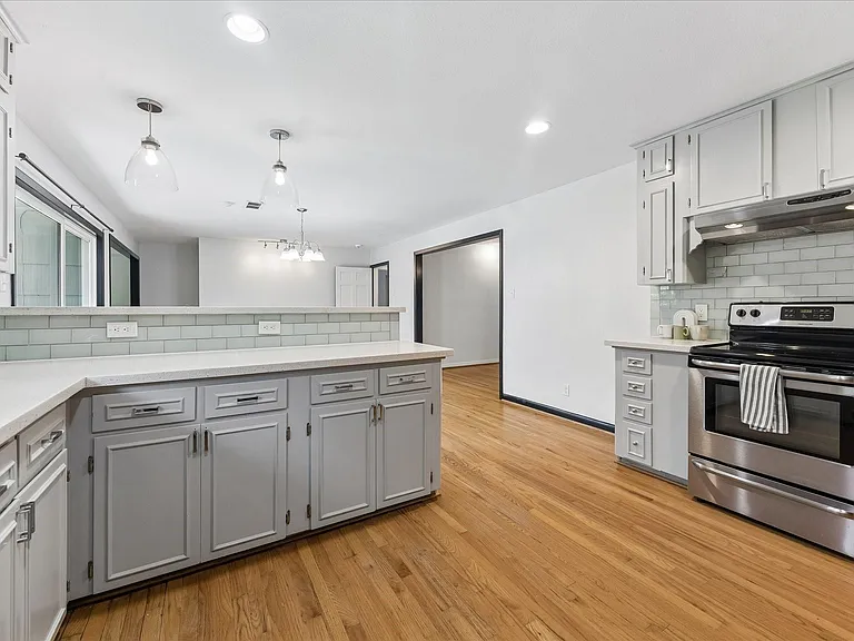 5242 Beechnut St — Photo 3