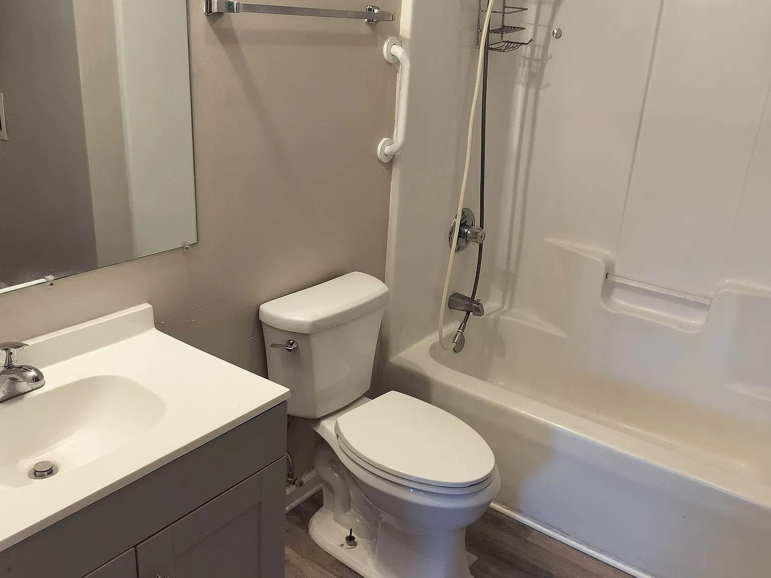 2 bed, 1.0 bath, 800 sqft, $1,100 — Photo 3