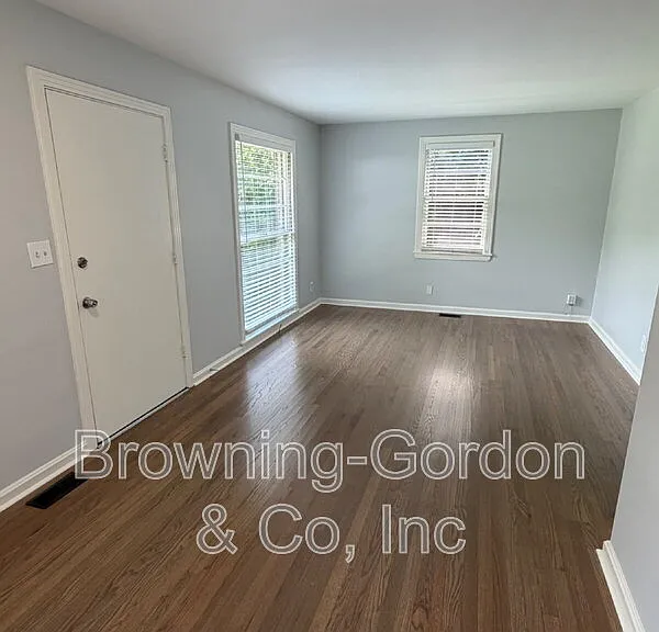 538 Fairlane Dr — Photo 4