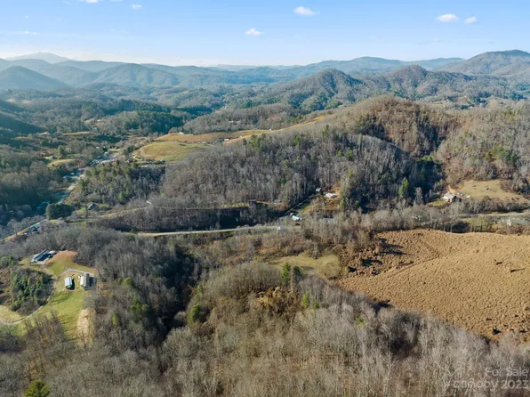 136 Indian Grave Gap Rd, Marshall, NC 28753