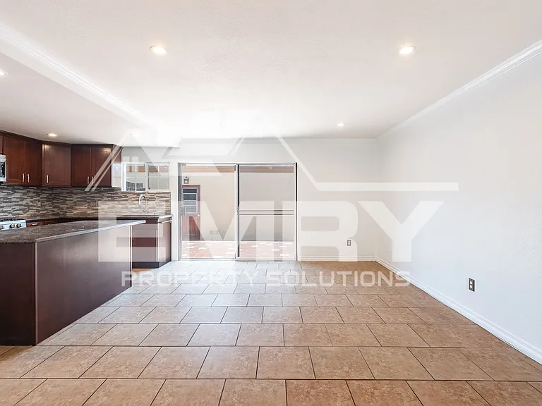 9781 S Karmont Ave — Photo 4