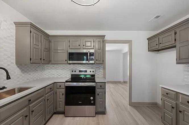 2201 E Bristol Pl — Photo 11