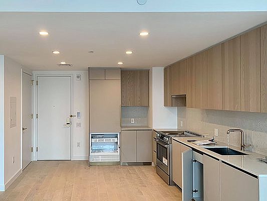 1st image of 3 Court Sq #1510