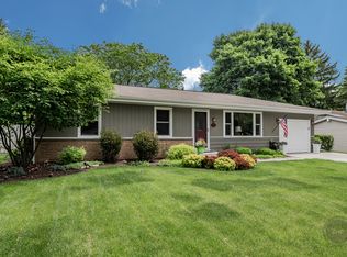 1702 Lucylle Ave, St Charles, IL