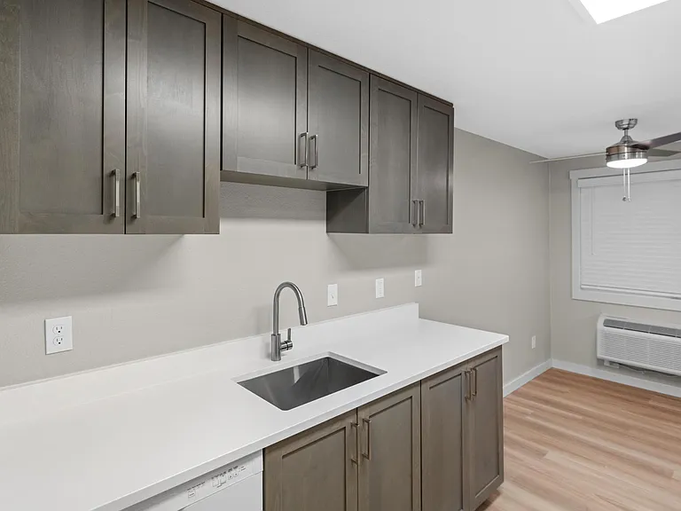 Cascades Apartments — Photo 22