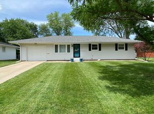 16 Robinwood Dr, Normal, IL 61761