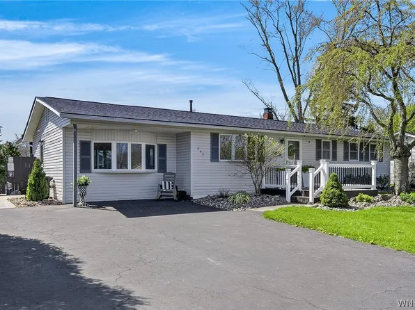 545 Northfield Dr, Youngstown, NY 14174