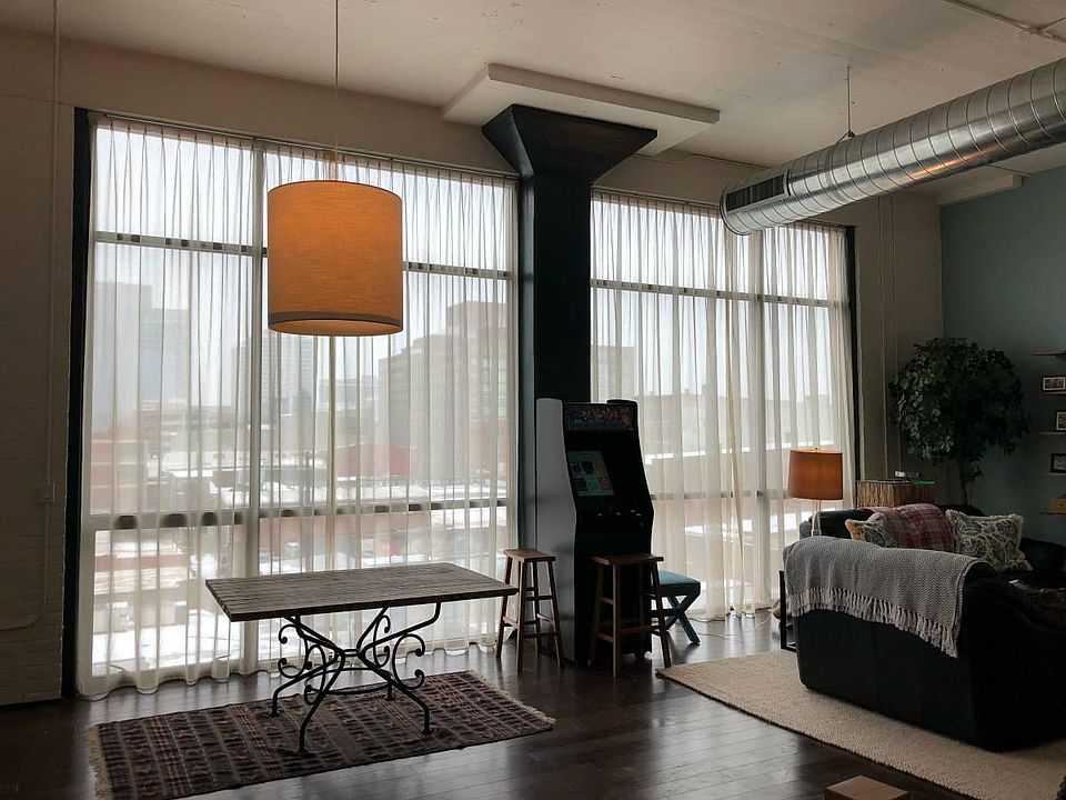 Perfect natural lighting. Wall-to-wall, floor-to-ceiling win