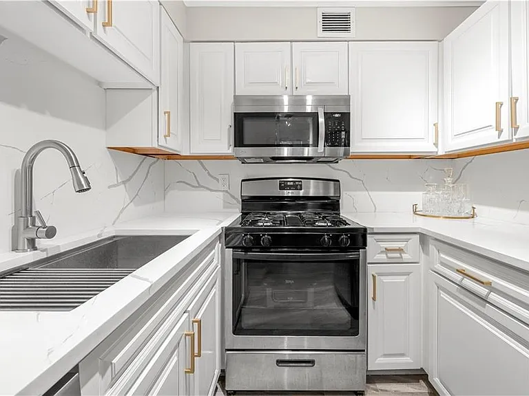 2479 Peachtree Rd NE #1801 — Photo 11