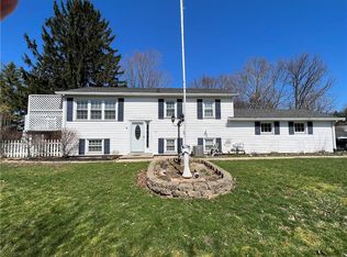 140 Campfire Rd N, Henrietta, NY 14467