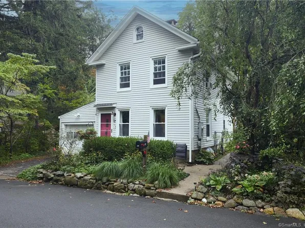17 Pine Street, Newtown, CT 06482