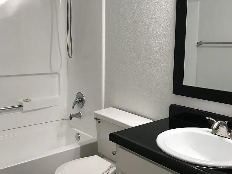 Regency Square Apartments — Photo 39