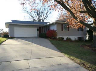 702 Hampton Dr, Williamsburg, IA 52361