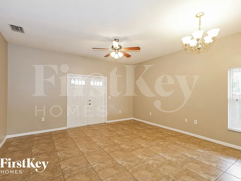 1703 E Wood St — Photo 3