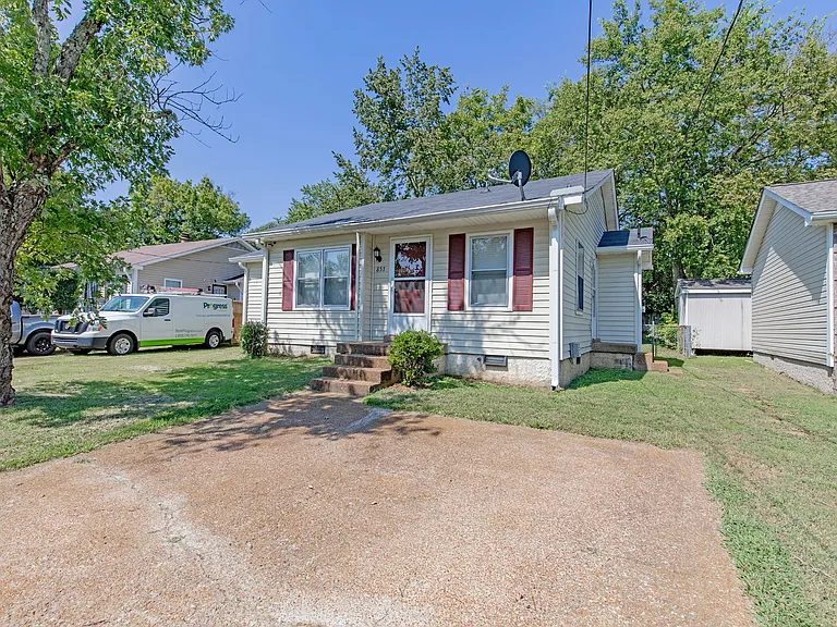 857 Heritage Cir — Photo 3