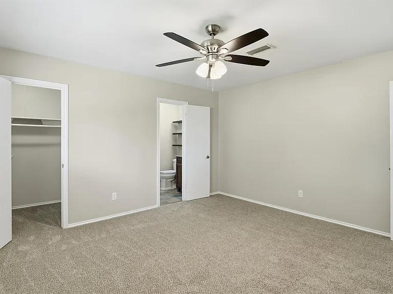 2119 Williamsburg Ct S — Photo 11