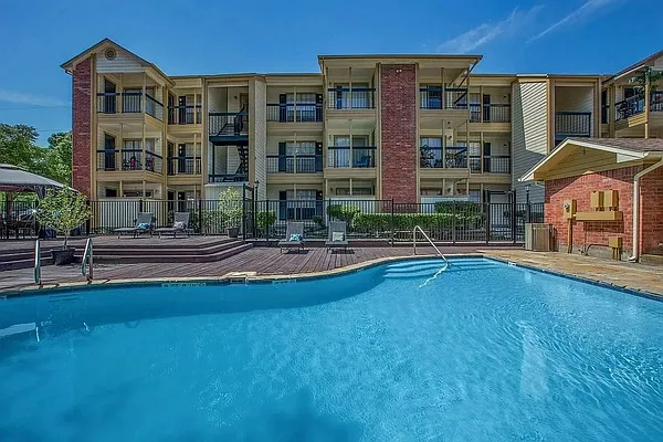 Riverwalk Apartment Homes — Photo 12