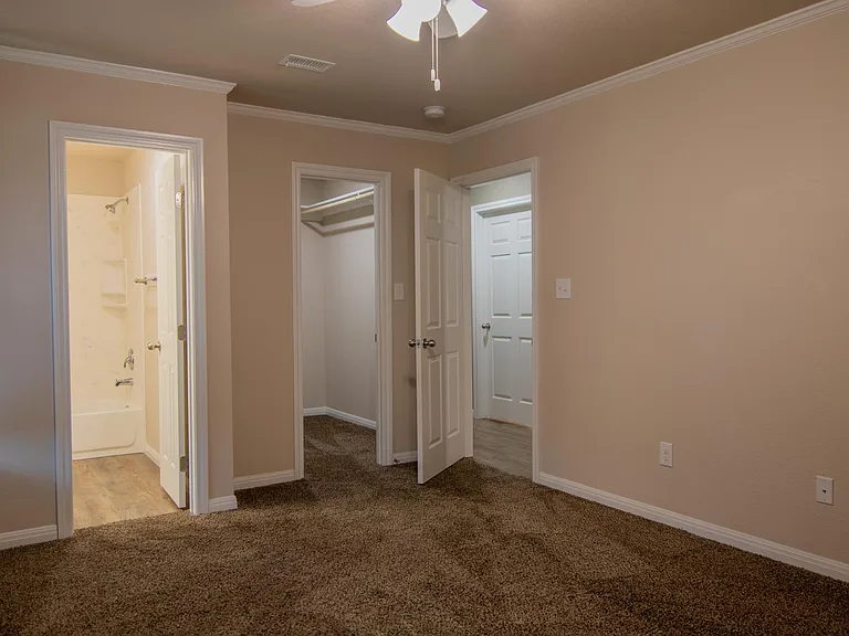 Creekside Apartments — Photo 48