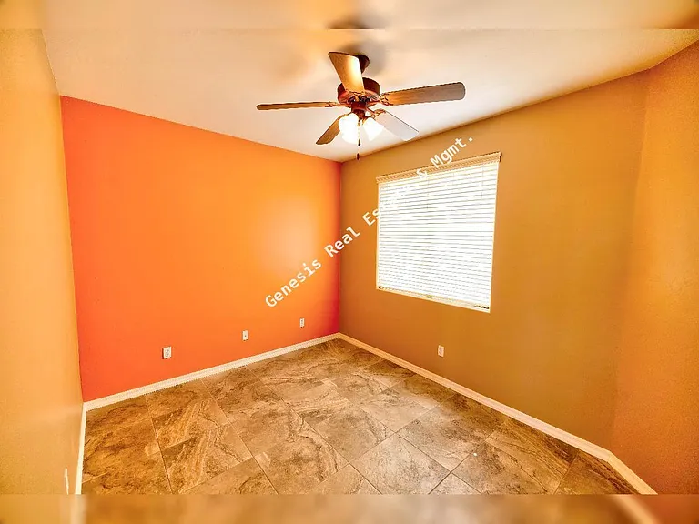 606 W Woodfield Ct — Photo 13