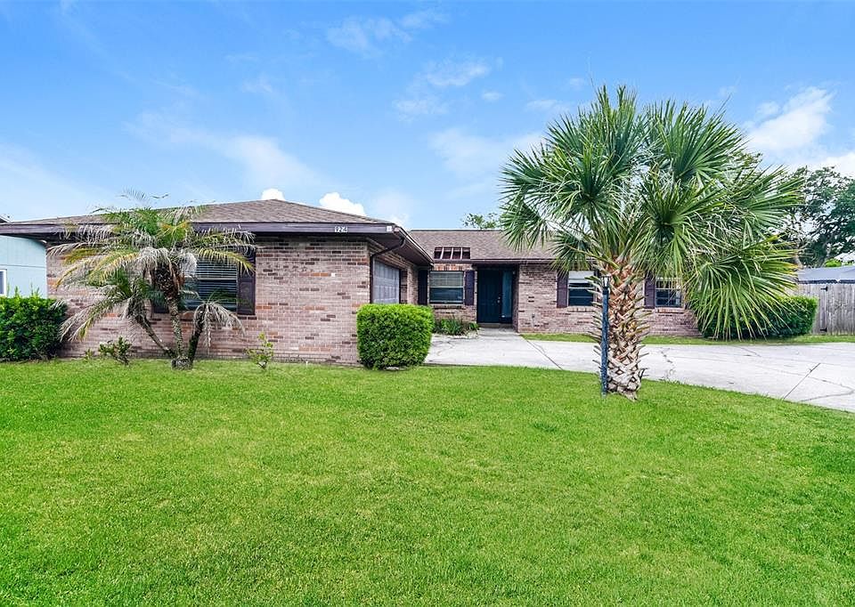 1st image of 924 S HERON CIRCLE