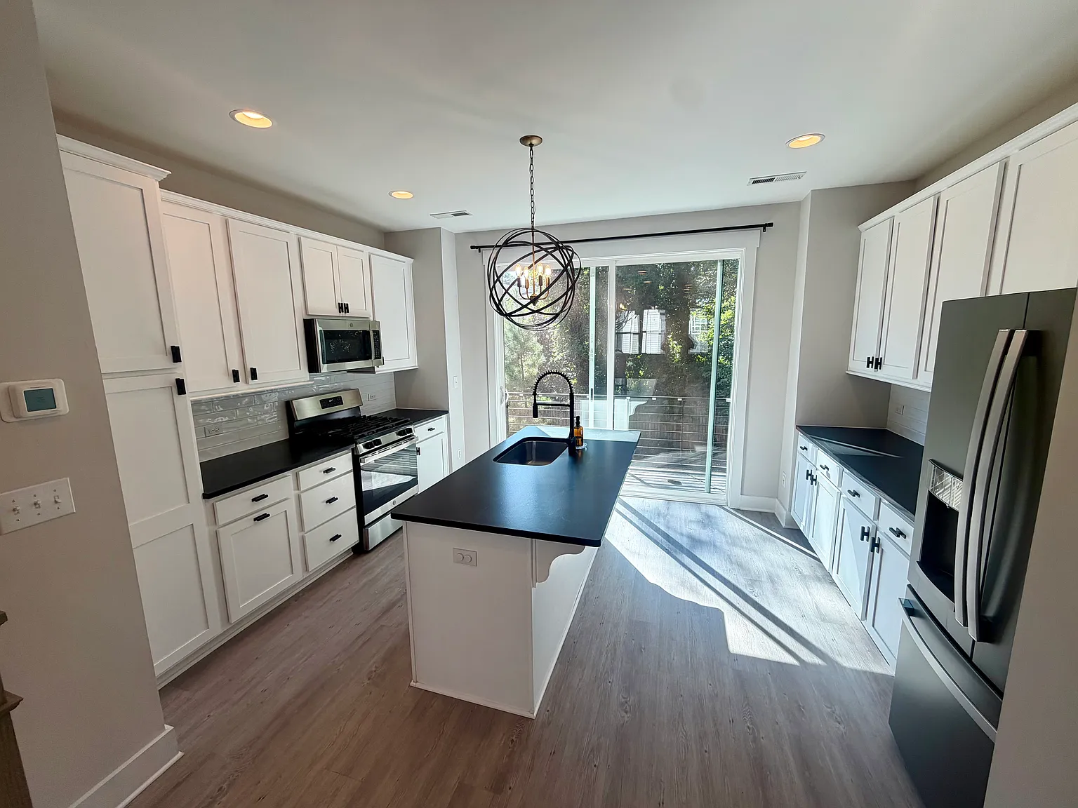 2 bed, 2.5 bath, 1364 sqft, $2,300 — Photo 4