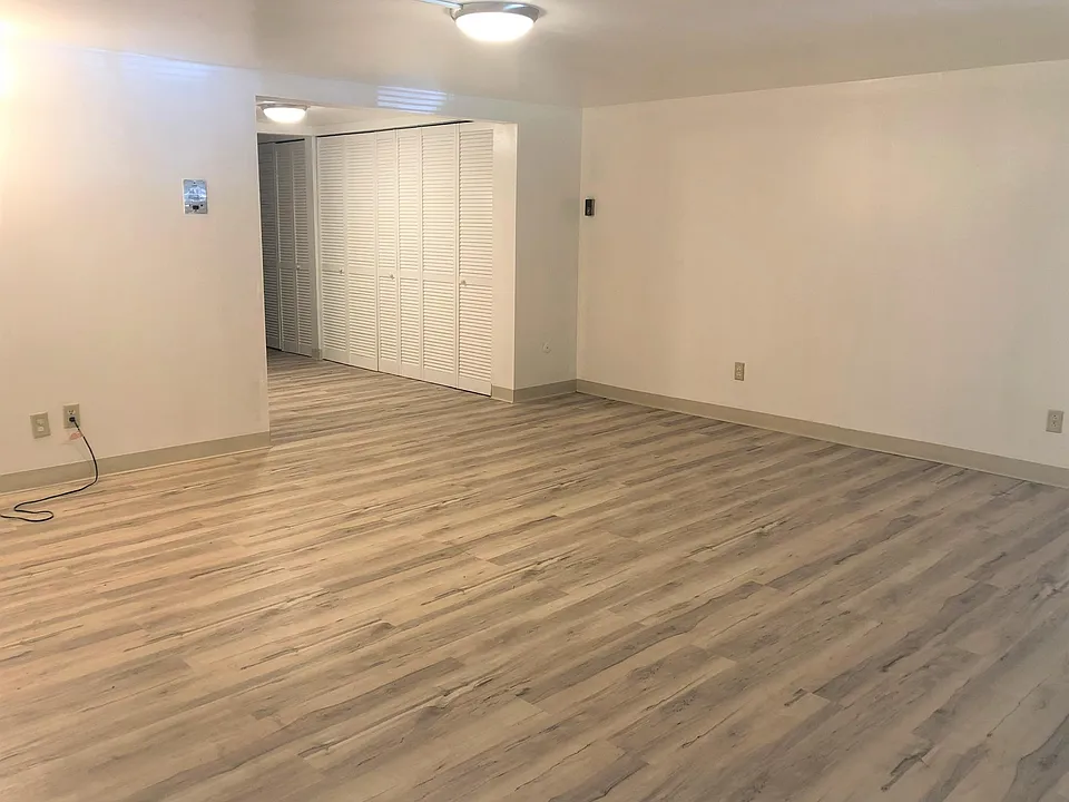6350 Forward Ave #3R