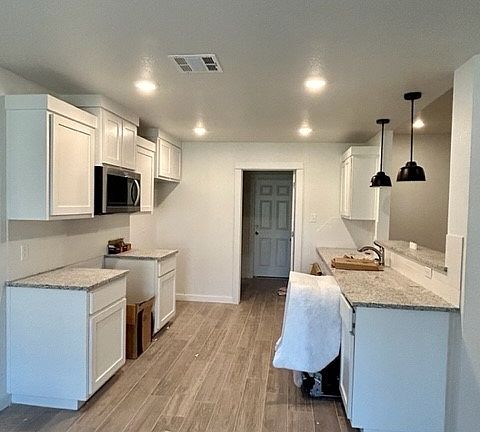 5th image of 1422 Sideoats Ln