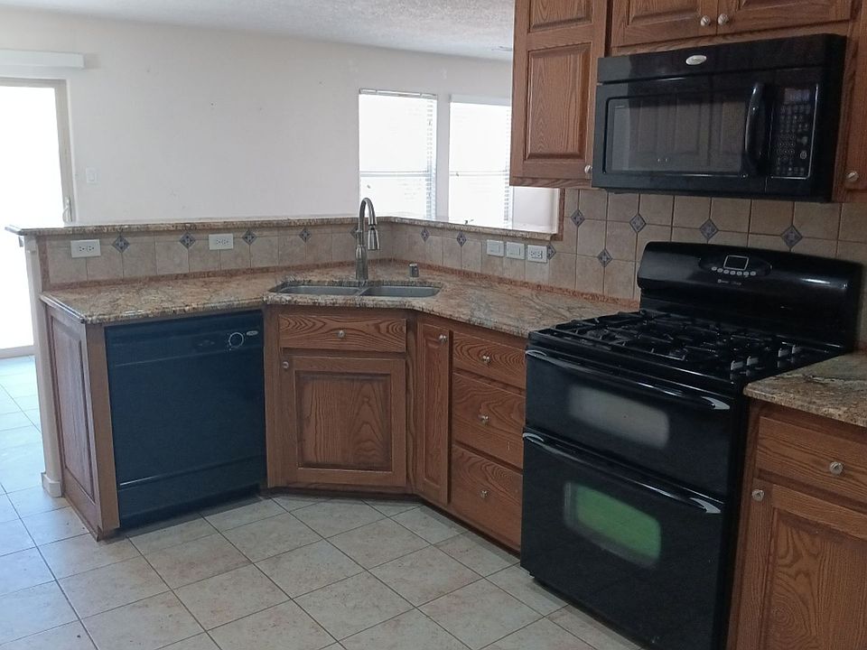 2nd image of 10840 Arguello Trl NE