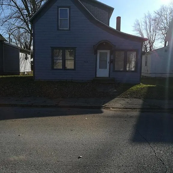 705 W Monroe St — Photo 1