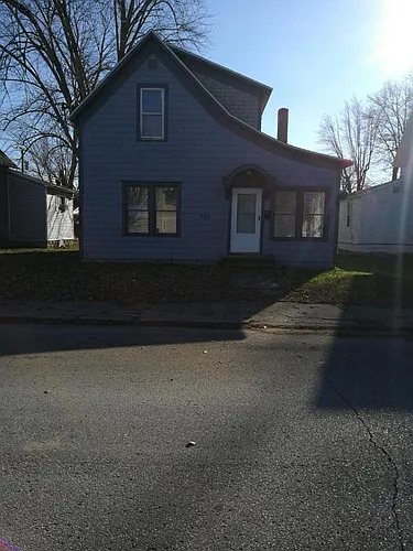 705 W Monroe St Photo 1