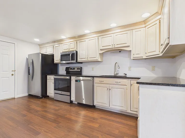 221 N Spring St — Photo 5