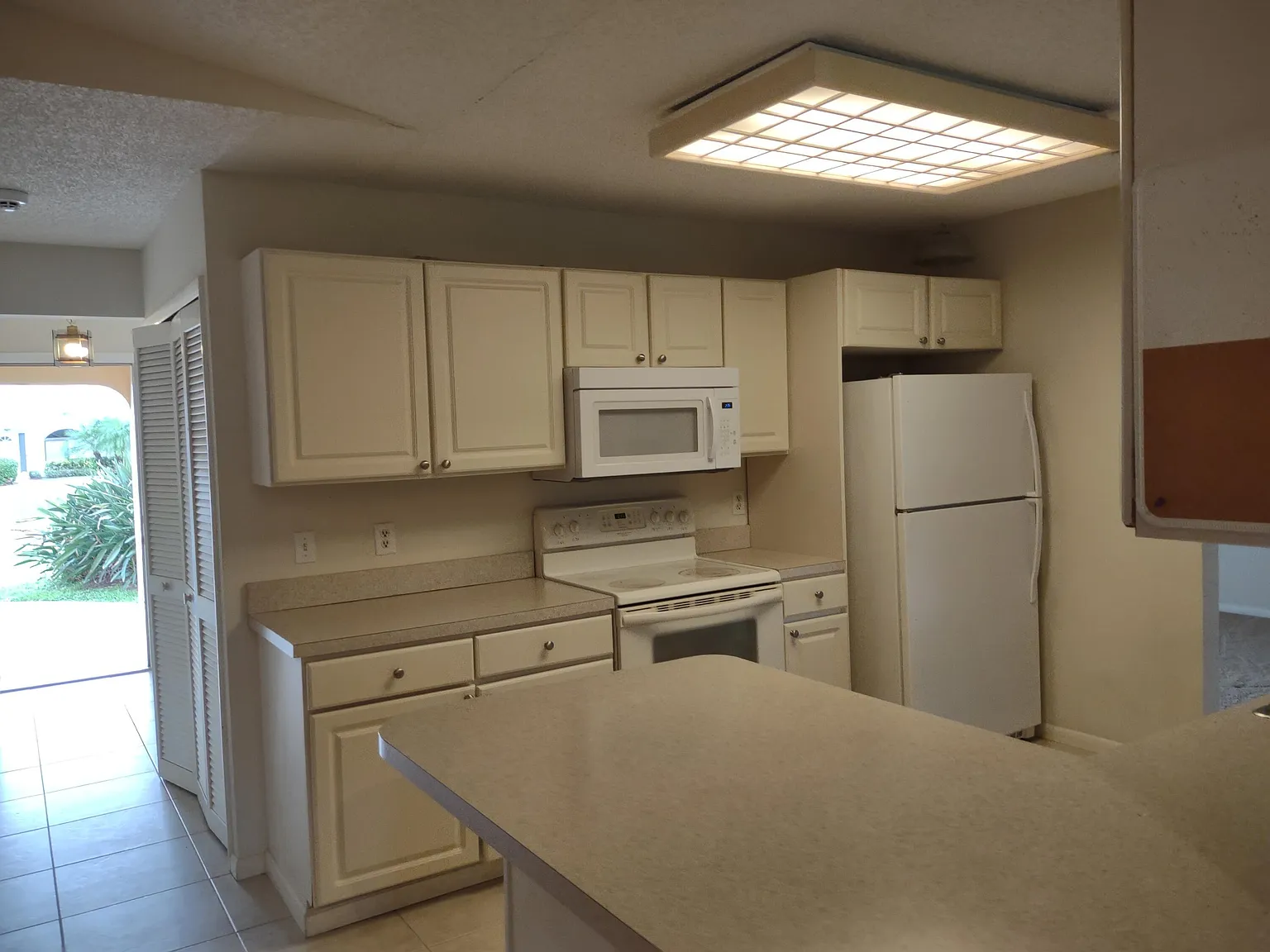 3 bed, 2.0 bath, 1772 sqft, $2,450 — Photo 4
