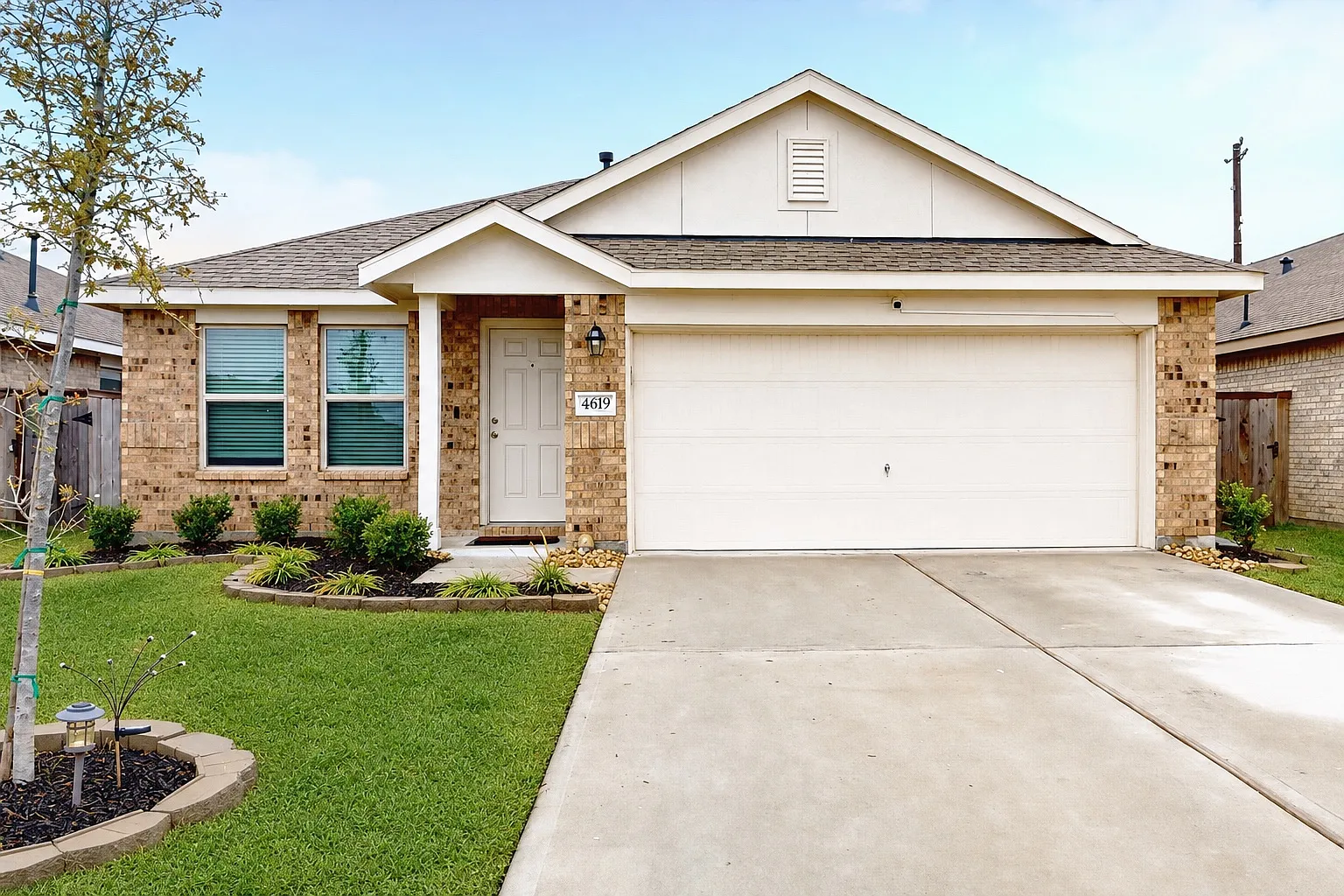 4 bed, 1720 sqft, $2,300 — Photo 2
