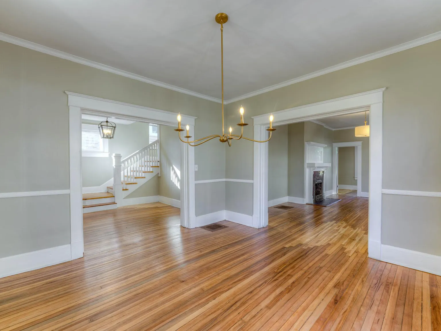 4 bed, 2364 sqft, $2,300 — Photo 2