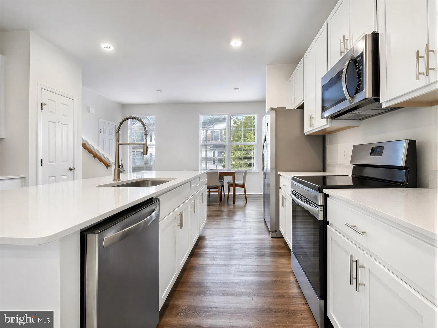4 bed, 3.5 bath, 1880 sqft, $2,600 — Photo 3