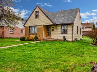 6166 W Kinnickinnic River Pkwy, Milwaukee, WI 53219