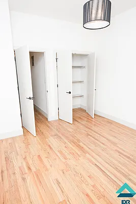 Rented by EXR | media 9