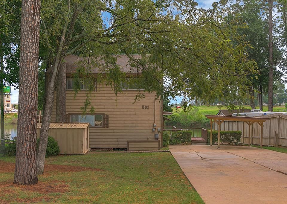 The home has a car port and wide driveway for lots of parking!