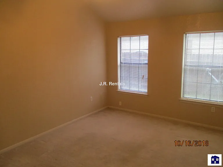 1506 Creek St — Photo 56