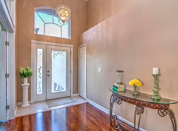 3rd image of 1421 Sunningdale Ln
