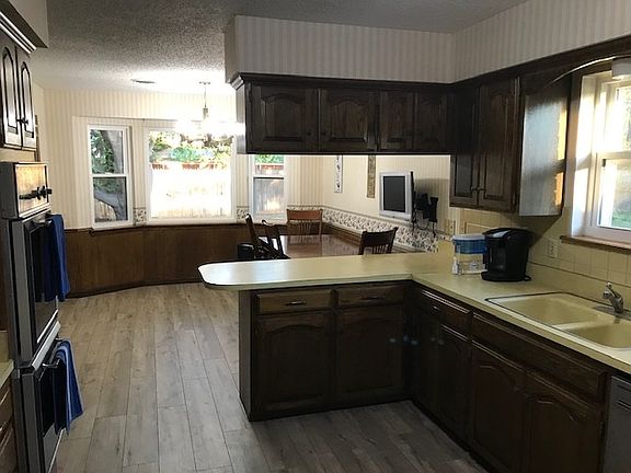 5th image of 132 Pecan St