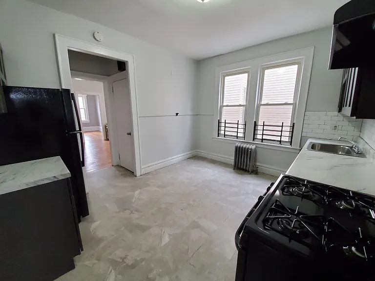 81 Montgomery Ave #2 — Photo 6