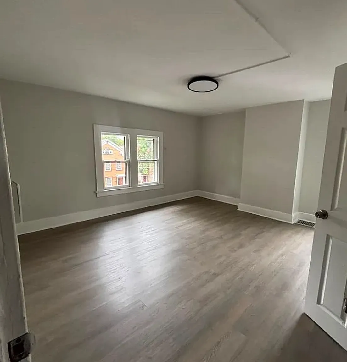 3 bed, $2,300 — Photo 4