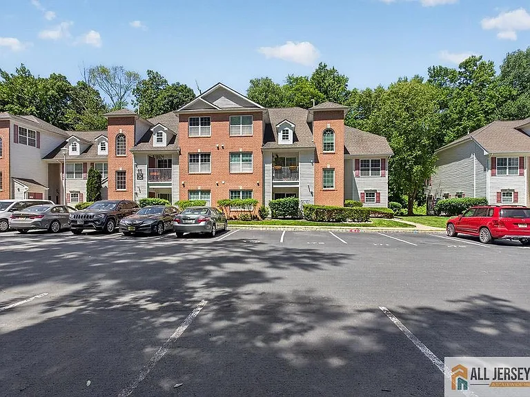 1111 Morning Glory Dr — Photo 2