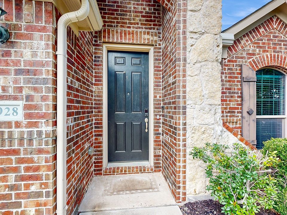 1st image of 2928 Golfview Dr