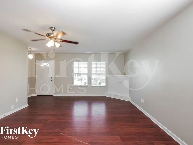 1425 Logan Patrick Ct — Photo 3